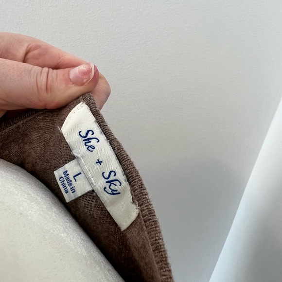 She + Sky V Neck Long Sleeve Sweater with High Low Hem - Picture 6 of 6